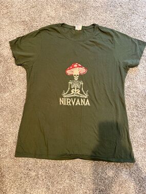 NIRVANA Olive Green short Sleev Tee with Mushroom Graphic Size Large